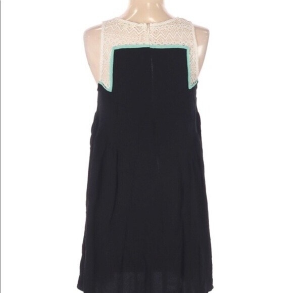 KORI America small boho flowy lace dress - Picture 5 of 10